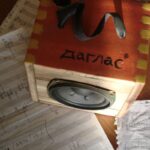 Μουσικά όργανα και ηχητικές υφές (textures) για τις πρωτότυπες συνθέσεις και τα soundtracks του Geokoo.